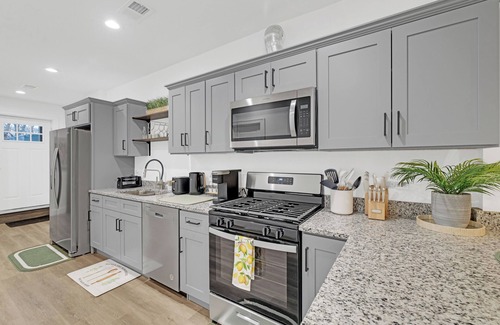 Oakland Apartamento | 2BR Brownstone 7-minutes to Event Centers, Downtown, & Beach