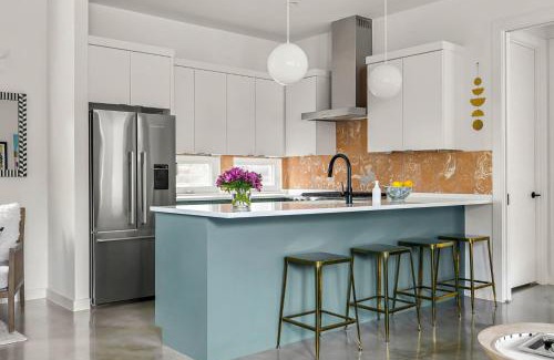 Holly Casa | 2BR Bungalow Near Lady Bird Lake & Rainey Street
