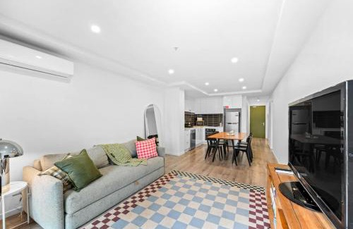 Abbotsford Apartamento | 2BR by the Park n Train Walk to River n Golf Bike