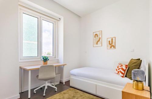 Penha de Franca Apartamento | 2BR Cardiff Apartment with Balcony