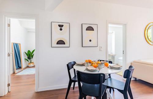 Penha de Franca Apartamento | 2BR Cardiff Apartment with Balcony