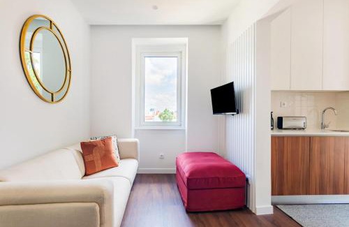 Penha de Franca Apartamento | 2BR Cardiff Apartment with Balcony