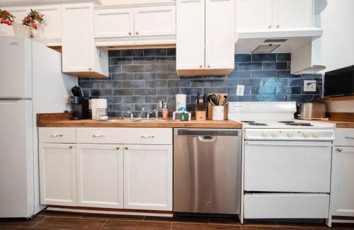 Thunderbolt Apartamento | 2BR Chic Duplex - Firepit - Perfect for Travel