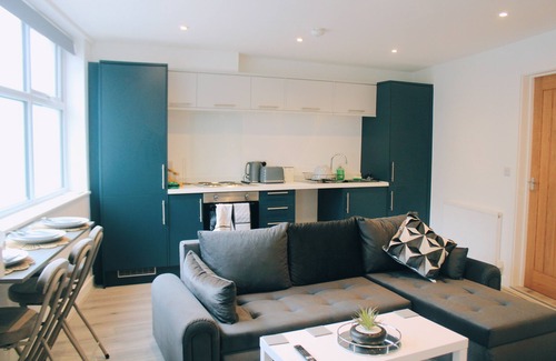 Woodthorpe Apartamento | 2BR City Centre Flat - Sleeps 7 - Parking - Near Arena