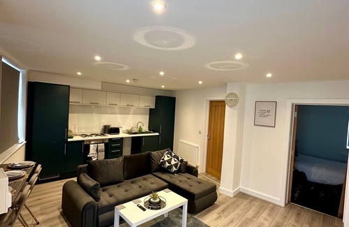 Woodthorpe Apartamento | 2BR City Centre Flat - Sleeps 7 - Parking - Near Arena