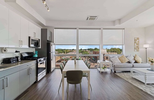 Palmer Square Apartamento | 2BR City Loft Amazing Glass Views