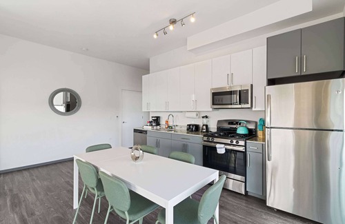 Palmer Square Apartamento | 2BR City Loft Amazing Glass Views