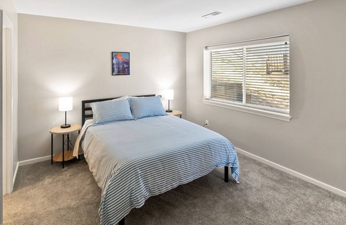 Charlottesville Condominio | 2BR Comfort in the C'Ville woods