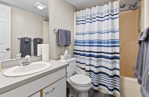 Charlottesville Condominio | 2BR Comfort in the C'Ville woods