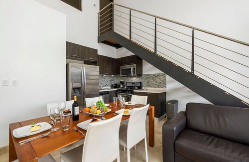Washington Condominio | 2BR Condo 5* Location w/ AmazingViews ~ Pool ~ GYM