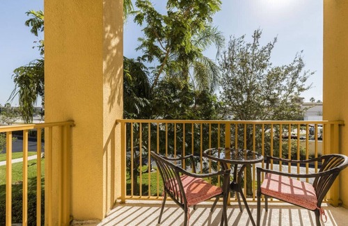 Florida Central Atlantic Coast Condominio | 2BR Condo 5m to Convention Center, ICON Park & Universal