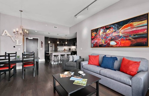 Asheville Condominio | 2BR Condo w/ Balcony + Free Tix | Walk to Downtown