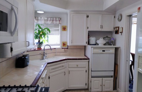 Harbor Gateway North Casa | 2br Cottage near Intuit, Lax,& Sofi