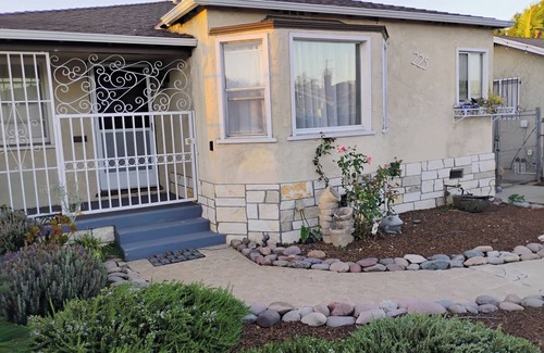 Harbor Gateway North Casa | 2br Cottage near Intuit, Lax,& Sofi