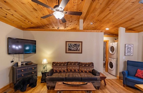 West Jefferson Cabaña | 2BR Cottage Spring Getaway close to The New River