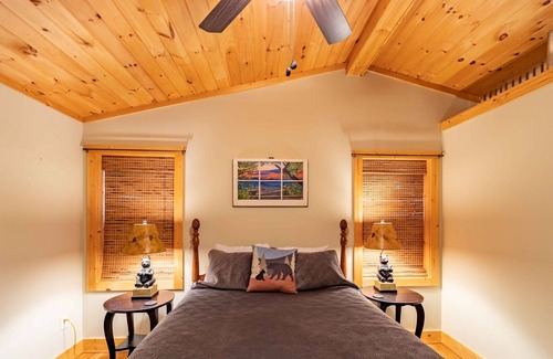 West Jefferson Cabaña | 2BR Cottage Spring Getaway close to The New River
