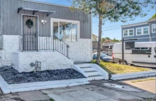 Oakland Casa | 2BR Cozy Oakland Gem