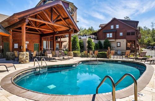 Pigeon Forge Casa | 2BR Cozy Suite W View Jacuzzi & Resort Pool