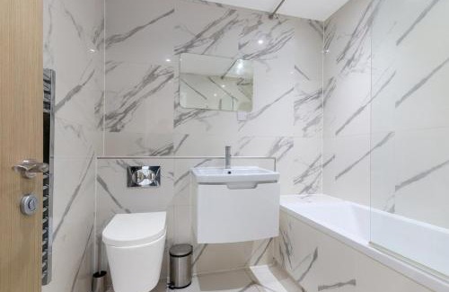 Croham Apartamento | 2BR, CR2, Contractors, Parking, Close to station