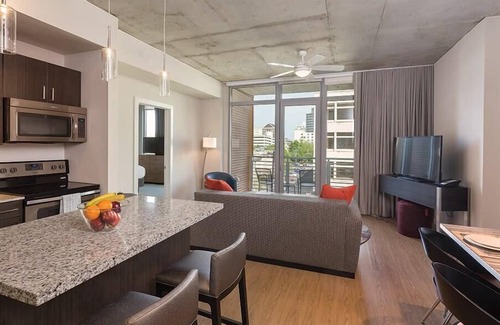 Civic District Condominio | 2br Deluxe Condo Downtown Austin!