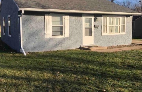 Sioux Falls Casa | 2BR Dog Friendly House|Firepit