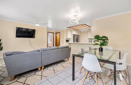 Ewa Casa | Ewa Beach 2BR - Garage, Fast WiFi, A/C + Sleeps 4
