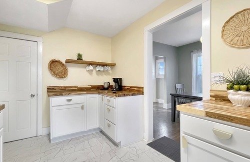 Des Moines Casa | 2BR Family Charmer Duplex near Drake