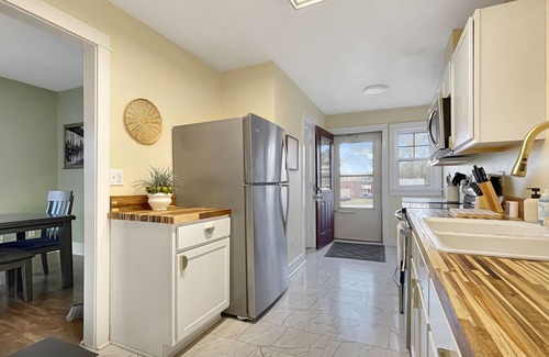 Des Moines Casa | 2BR Family Charmer Duplex near Drake