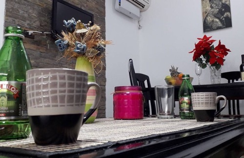 Belgrade Apartamento | 2BR Alojamiento familiar en el aeropuerto con estacionamiento privado gratuito y patio
