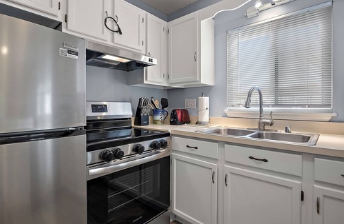 Caine Woods Casa | 2BR Family Friendly Condo w/Large Balcony, Partial Ocean Views, Outdoor Pool