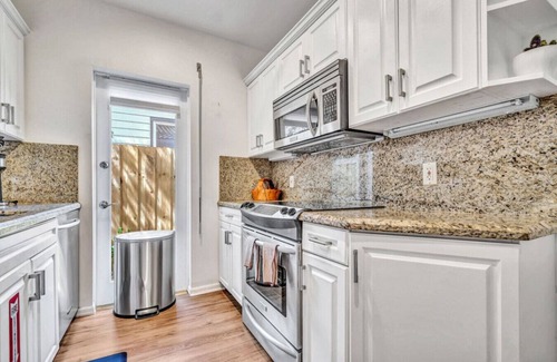Victoria Park Casa | 2BR Family Home with Heated Pool in Victoria Park