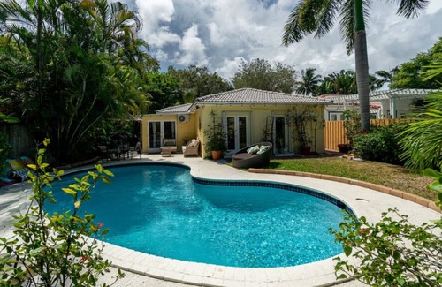 Victoria Park Casa | 2BR Family Home with Heated Pool in Victoria Park