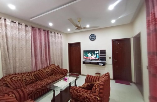 Lahore Apartamento | 2BR Fully Furnished Modern House at Prime Location