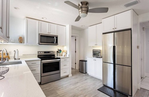 Historic Uptown Casa | 2BR Happiness in a Bungalow - Walk to Downtown