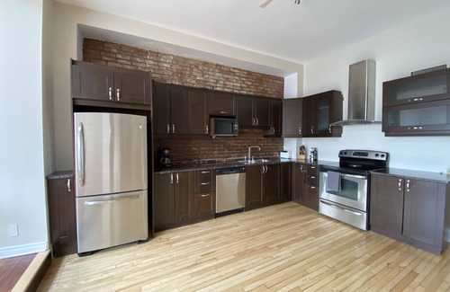 Golden Square Mile Condominio | 2BR Historic Luxury Retreat in the Heart of Golden Square Mile Downtown Montreal