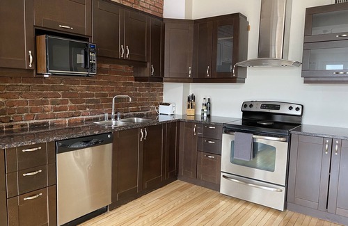 Golden Square Mile Condominio | 2BR Historic Luxury Retreat in the Heart of Golden Square Mile Downtown Montreal