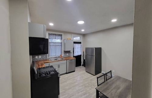 Pittsburgh Casa | 2BR in Garfield- Near Hospitals, UPitt & Good Eats