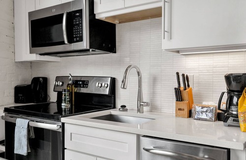 Faubourg Marigny Hotel | 2BR in the French Quarter & steps to Frenchmen