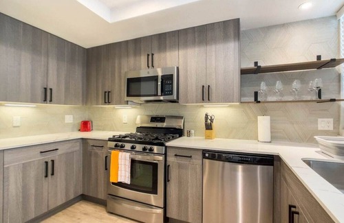 Kierland Apartamento | 2BR Kierland Commons Golf Oasis by CozySuites!