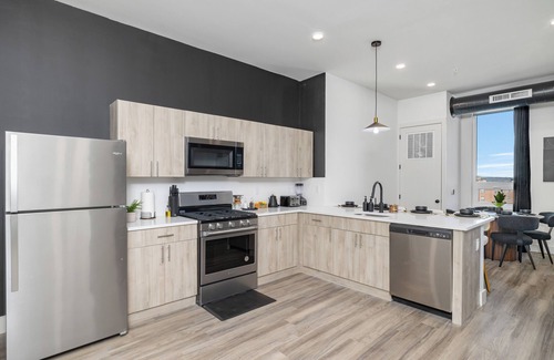 East Orange Apartamento | 2BR, King Bd, Free Prkn, Gym, NYC View, 8min Train