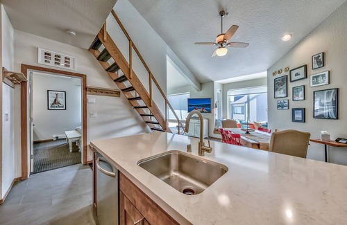 Kirkwood Condominio | 2br+ Loft Centrally Located Kirkwood Great Value 2 Bedroom Condo by RedAwning