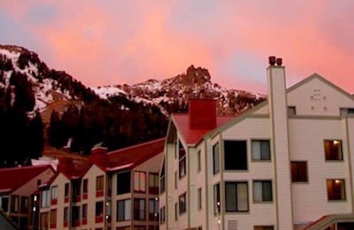Kirkwood Apartamento | 2BR + Loft Condo w/ Fireplace | Central Location
