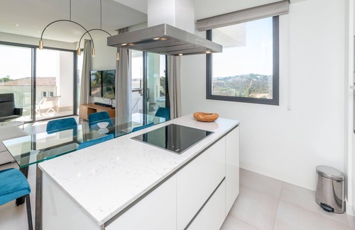 El Faro Apartamento | 2BR Luxury - Santa Barbara Heights, Good WiFi & AC