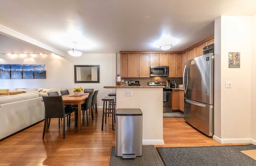 Alpine Meadows Condominio | 2BR Mins to Alpine Base Area at Palisades!