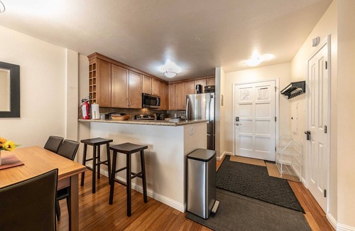 Alpine Meadows Condominio | 2BR Mins to Alpine Base Area at Palisades!