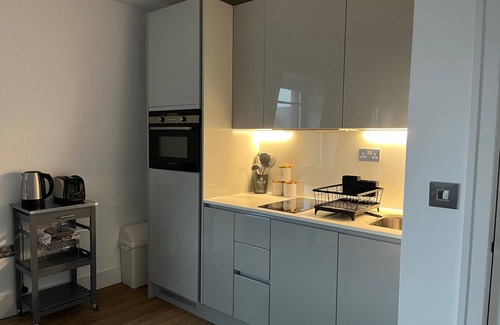 Watford Apartamento | 2BR-Modern-FullKitchen-25minCentralLondon-Parking