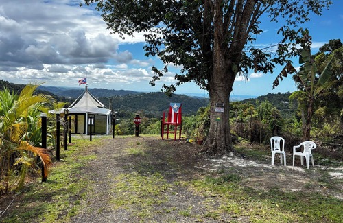 Canovanas Casa | 2BR Mountain Retreat | A/C, Jacuzzi, Pool +Parking 5 Mins from Yunque