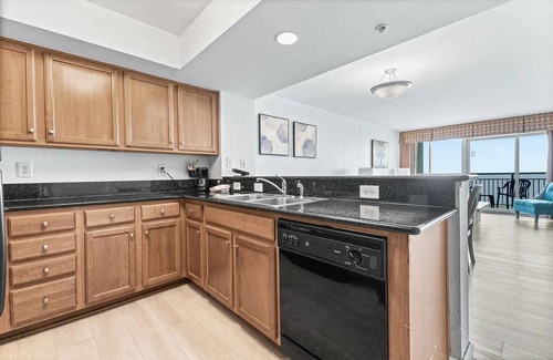 Downtown Myrtle Beach Condominio | 2BR Oceanfront, 16th Floor, Bay View Resort, Pools, Downtown Myrtle Beach