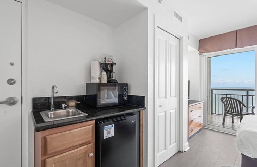 Downtown Myrtle Beach Condominio | 2BR Oceanfront, 16th Floor, Bay View Resort, Pools, Downtown Myrtle Beach