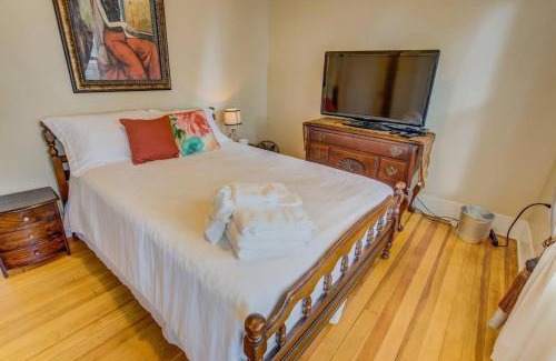Colorado Springs Casa | 2BR Old Colorado City Garden of The Gods